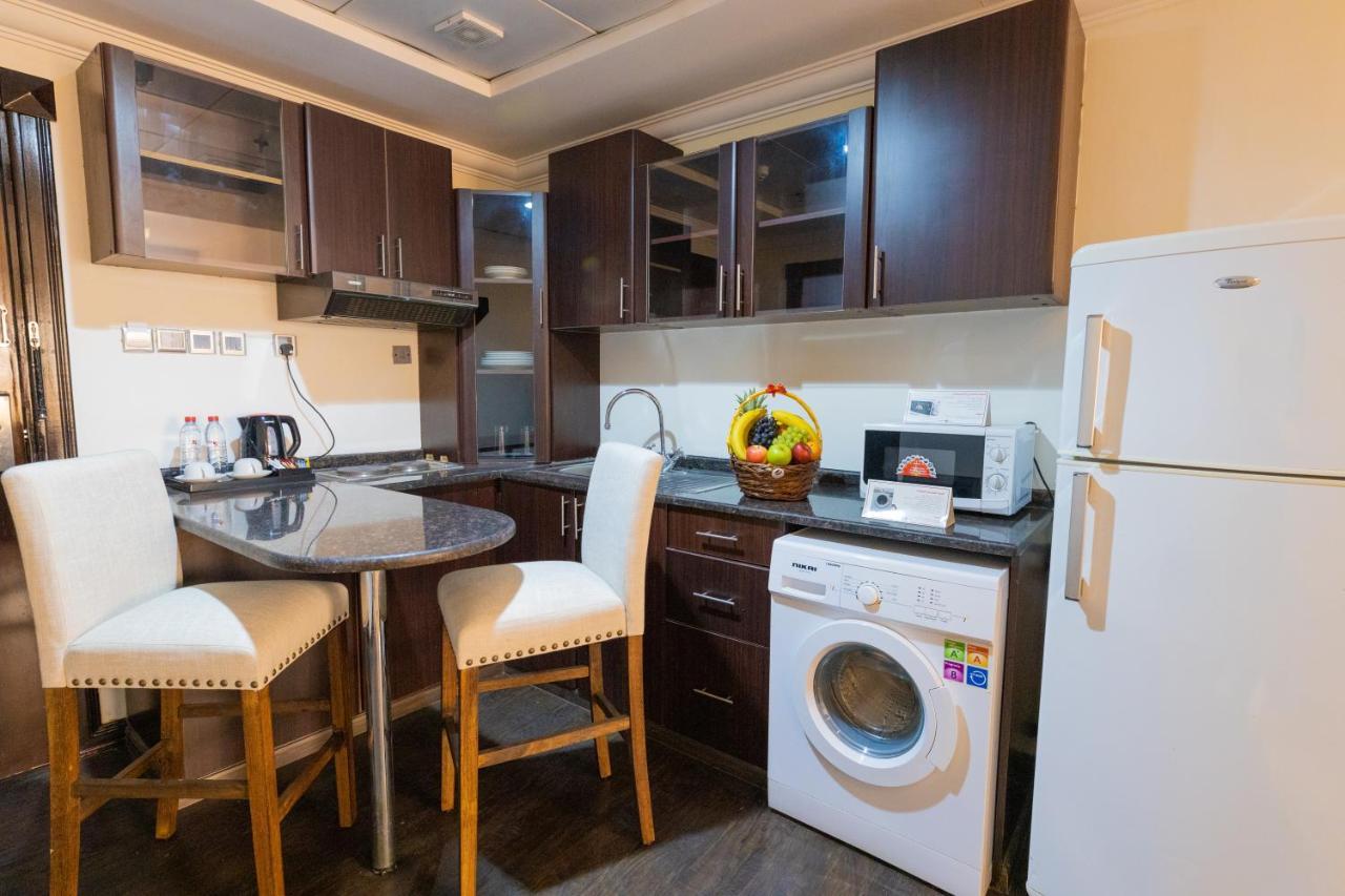Ewan Ajman Suites Hotel מראה חיצוני תמונה