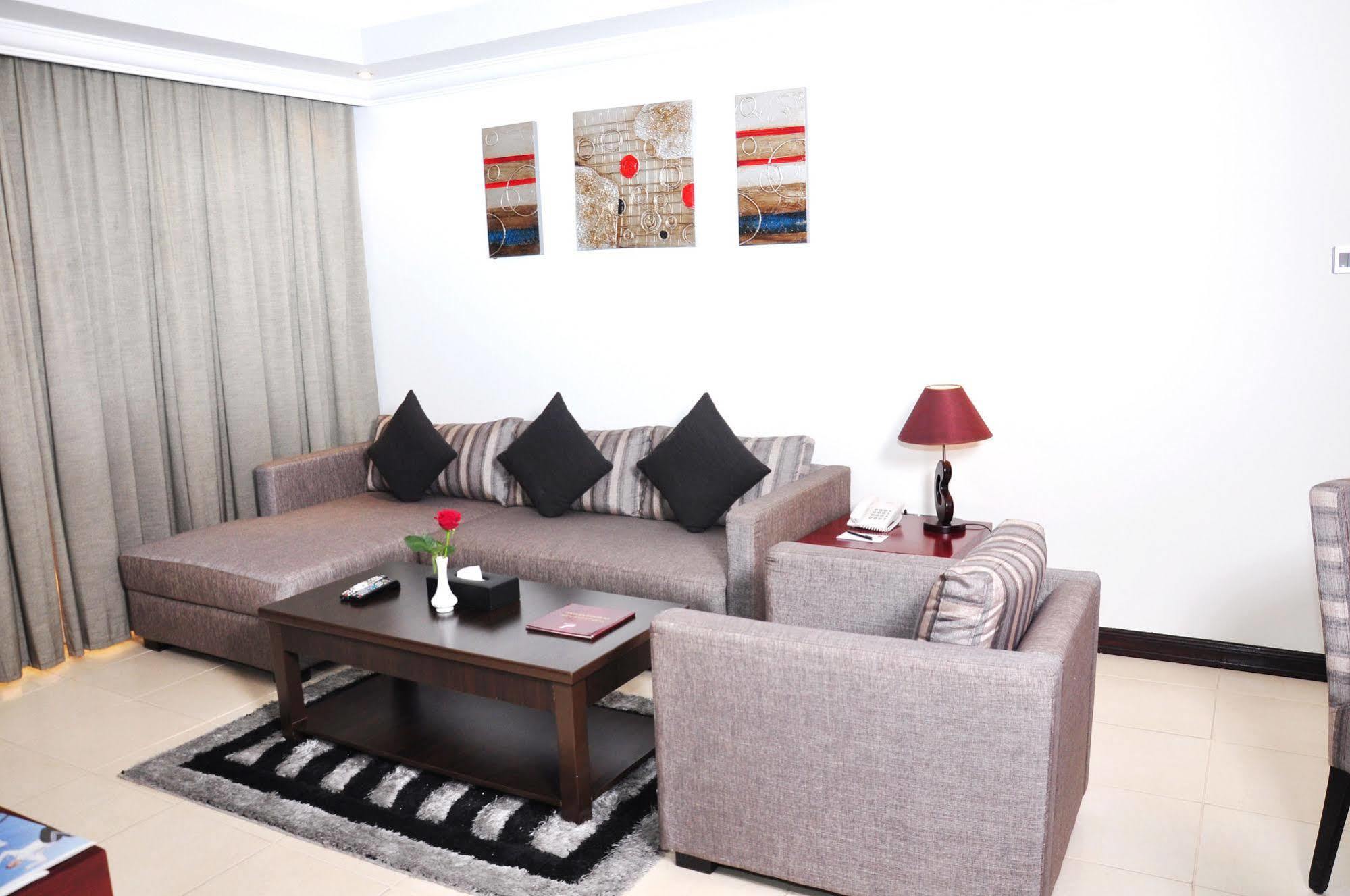 Ewan Ajman Suites Hotel מראה חיצוני תמונה