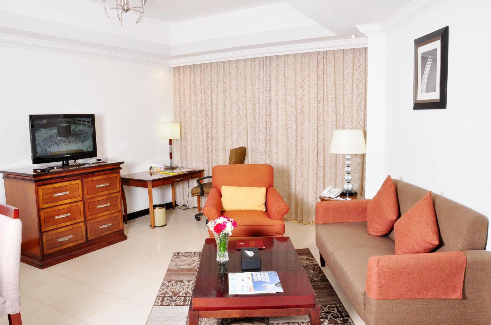 Ewan Ajman Suites Hotel מראה חיצוני תמונה