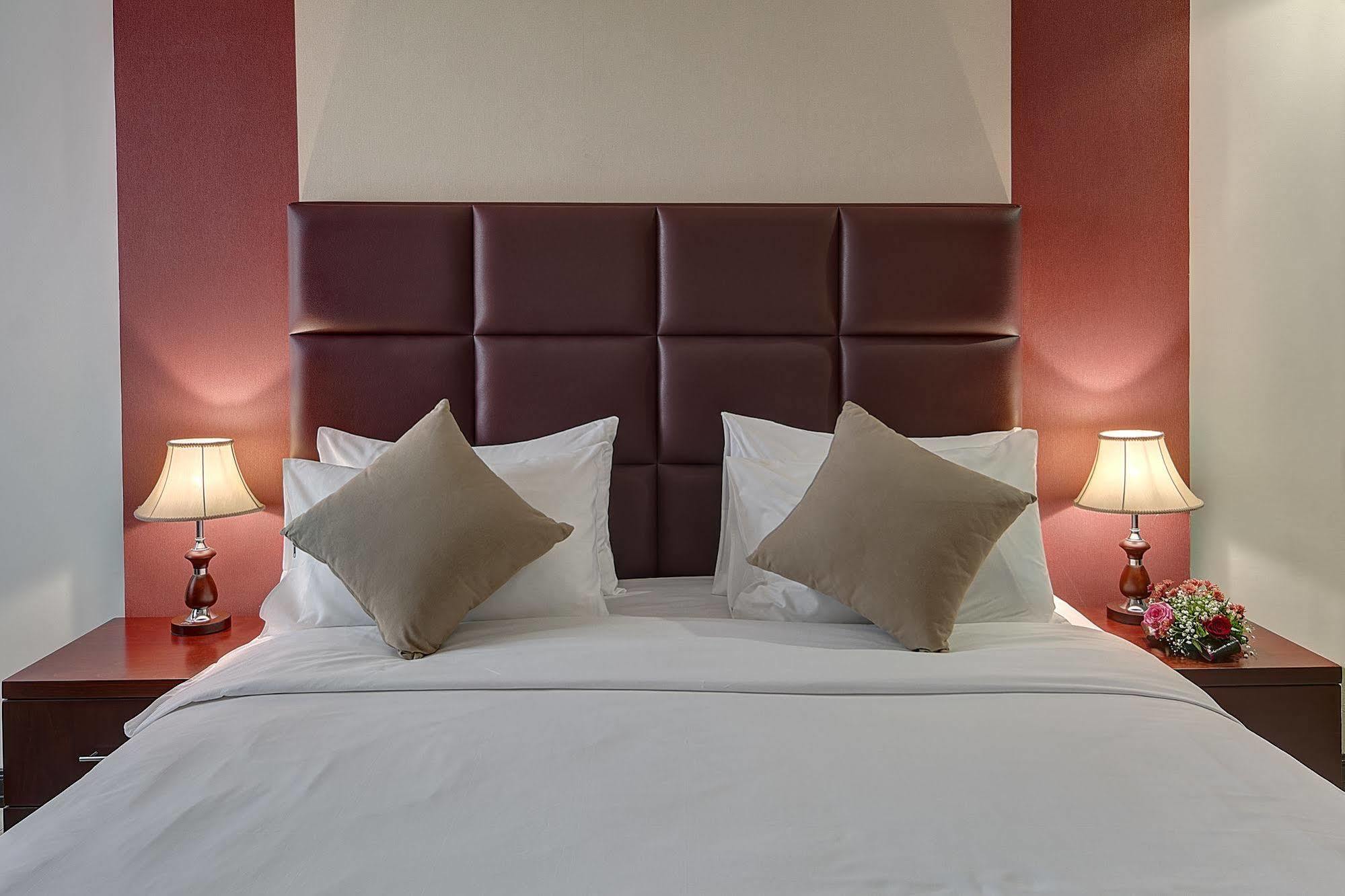 Ewan Ajman Suites Hotel מראה חיצוני תמונה