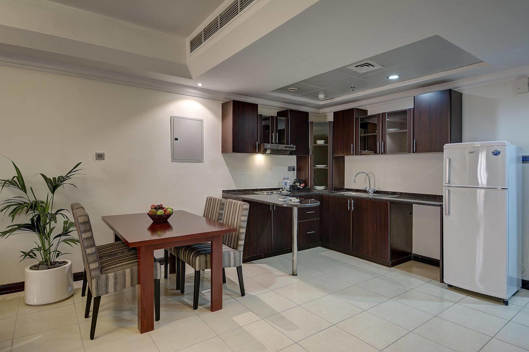 Ewan Ajman Suites Hotel מראה חיצוני תמונה
